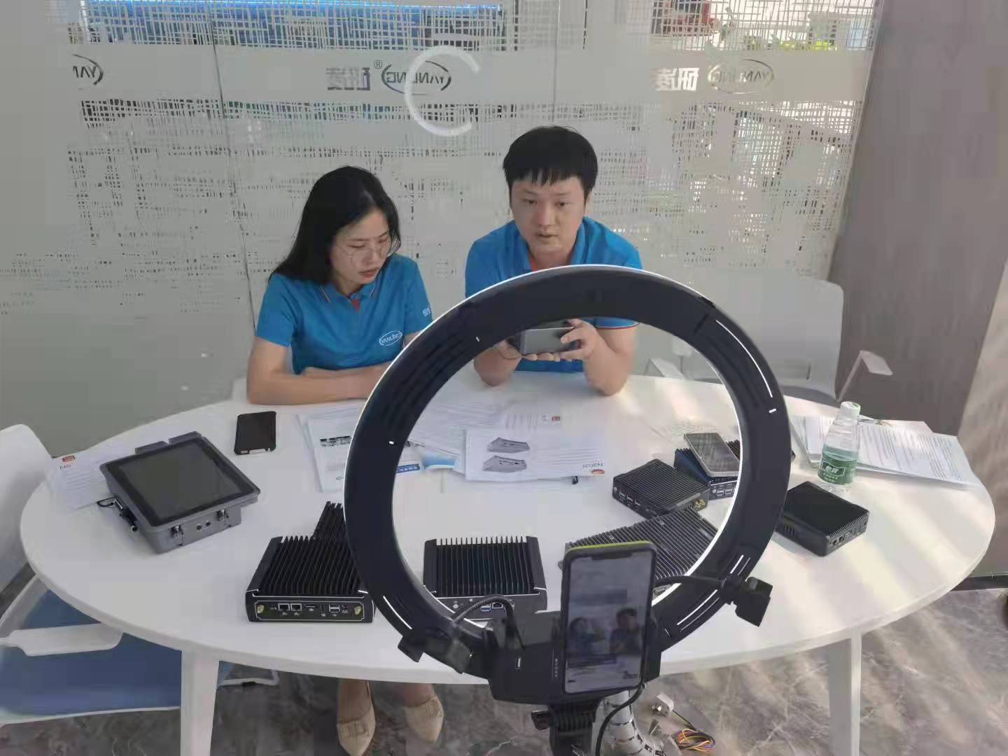 Промовишите емитовање уживо у септембру